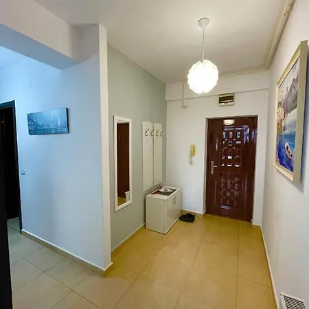 Laura Summerland Apartment *