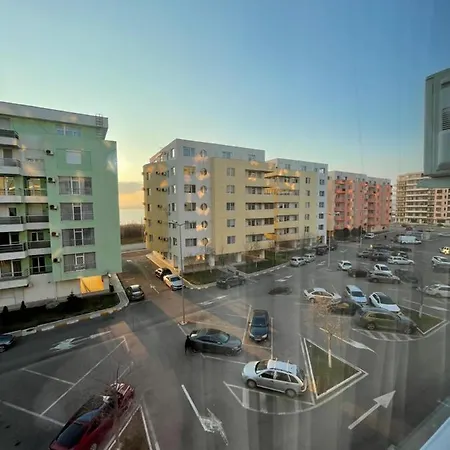 Laura Summerland Apartment
