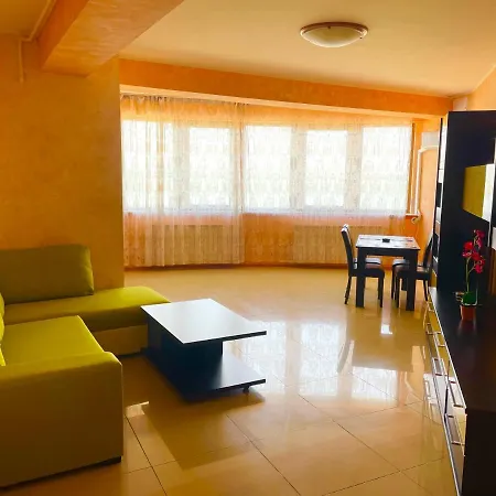 Laura Summerland Apartment Mamaia